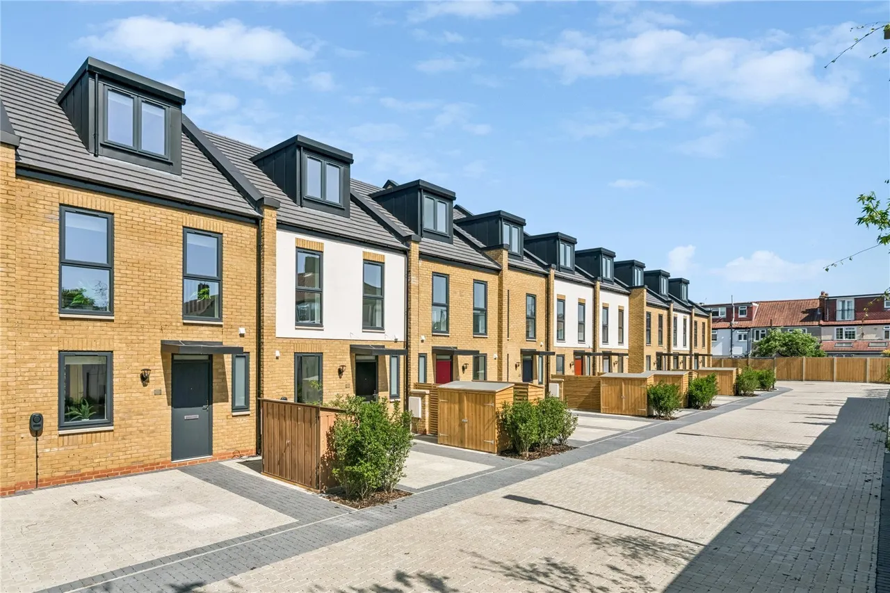 4 bed house for sale, Byards Croft, London, SW16