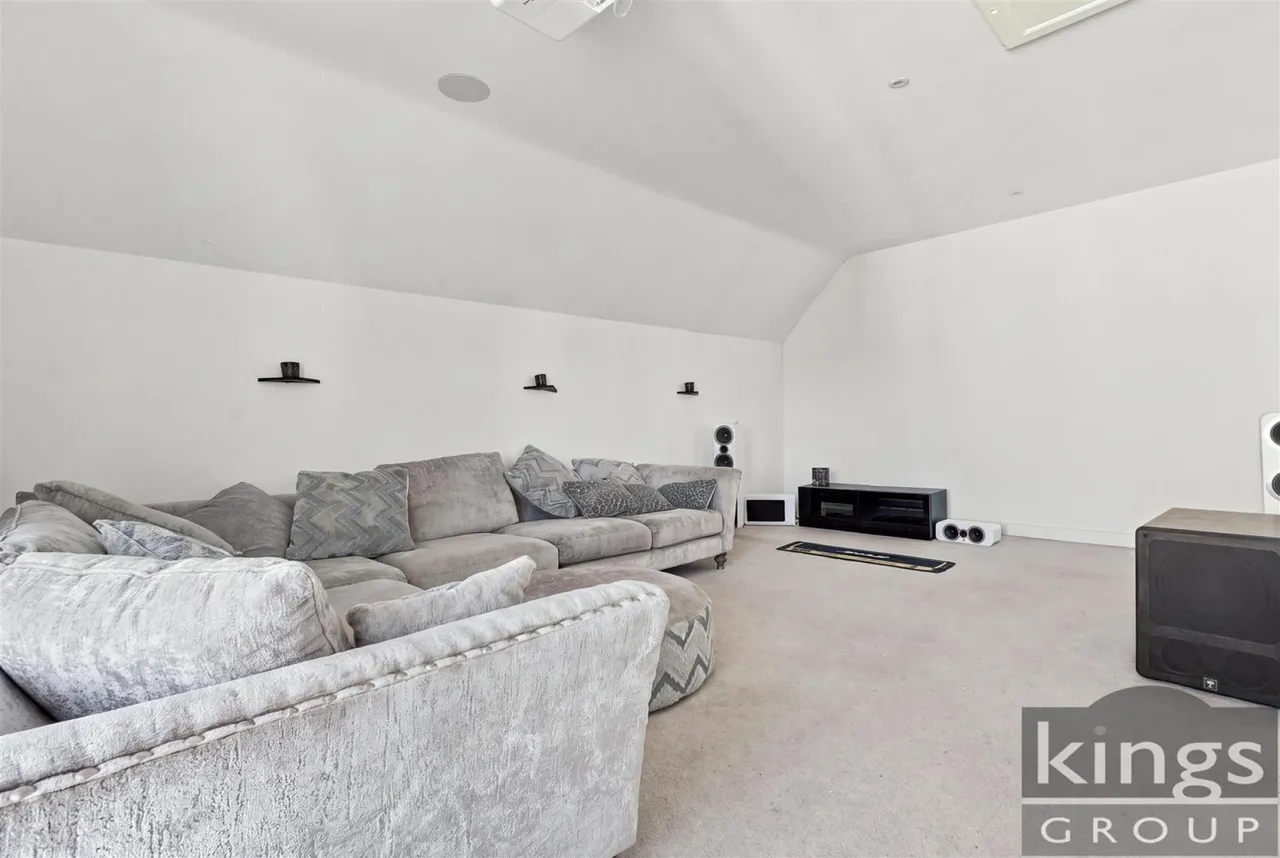 Markwick Avenue, Cheshunt, photo 8
