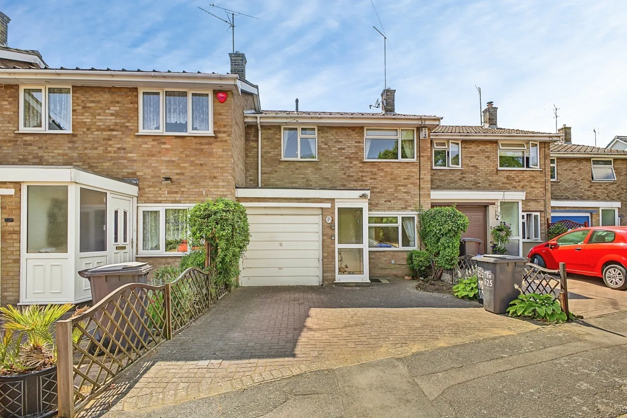 3 bed house for sale — Harlestone Road, Northampton, Northamptonshire, NN5
