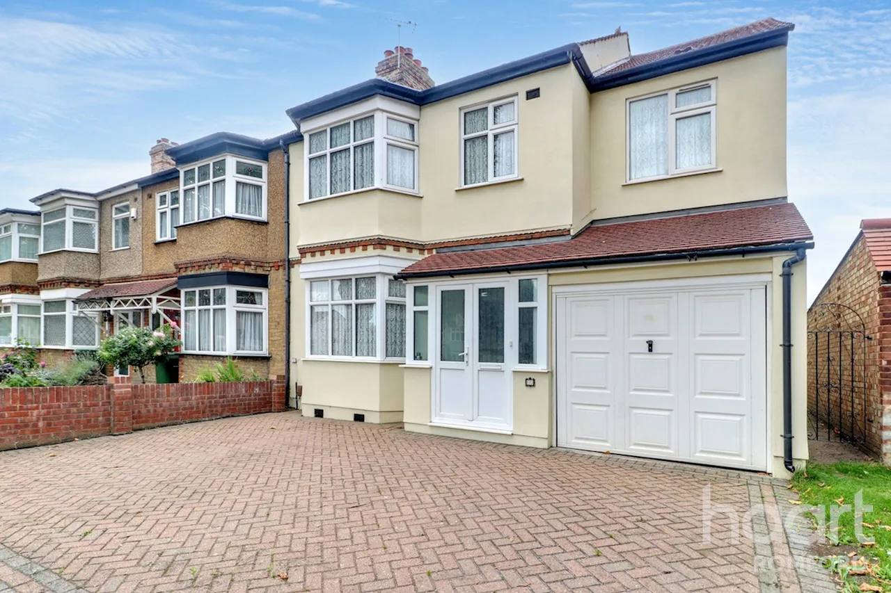 5 bed house for sale, Rush Green Road, Romford, RM7