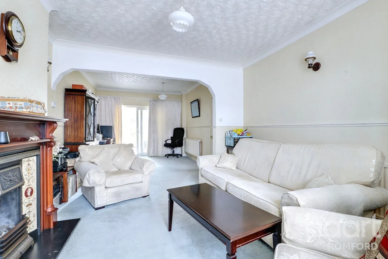 Rush Green Road, Romford, RM7, photo 2