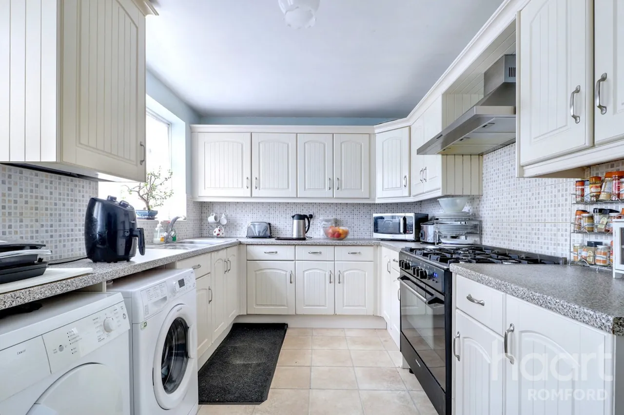 Rush Green Road, Romford, RM7, photo 3