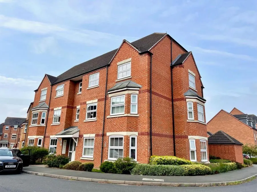 2 bed flat to rent, Thames Way, Hilton, DE65