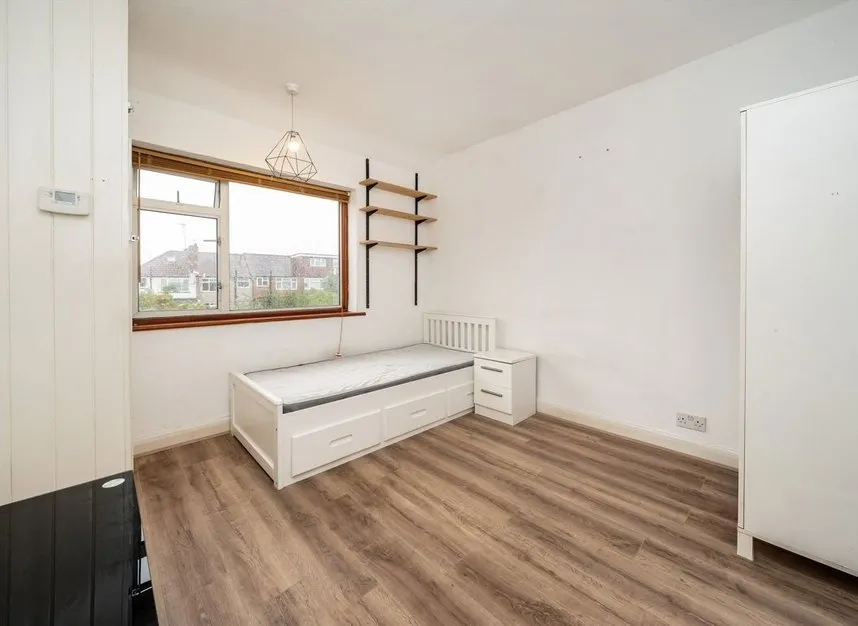 Scorton Avenue, Perivale, UB6, photo 7