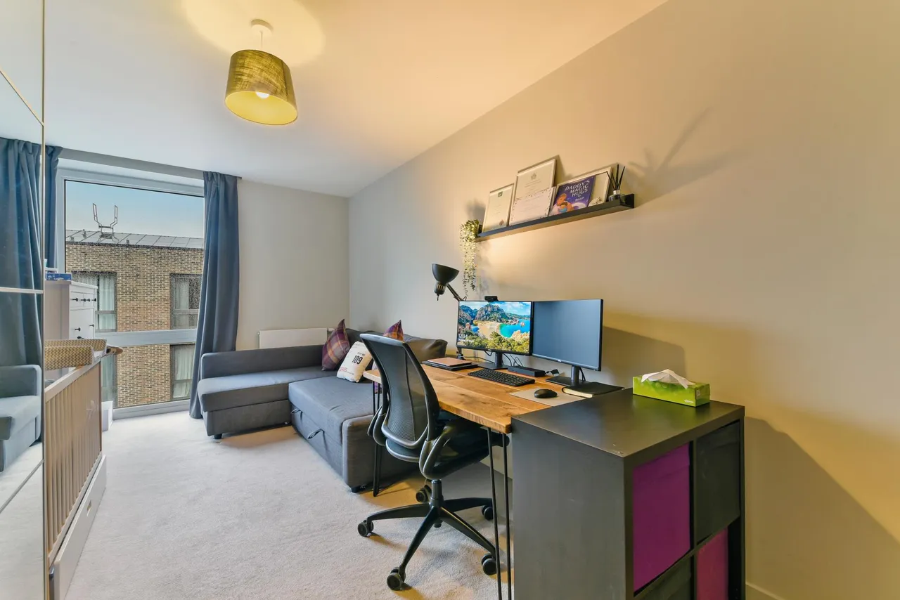 Paddlers Avenue, TW8, photo 10