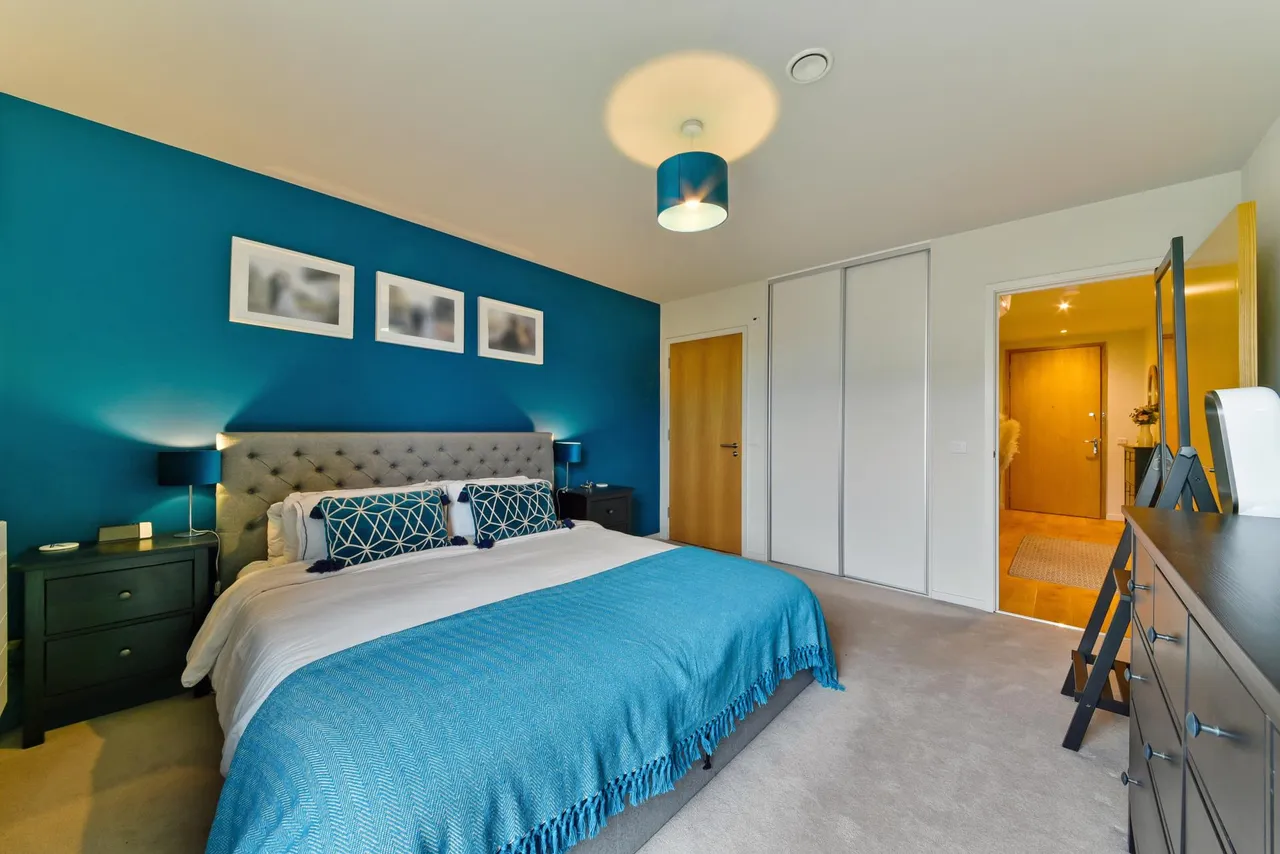 Paddlers Avenue, TW8, photo 8