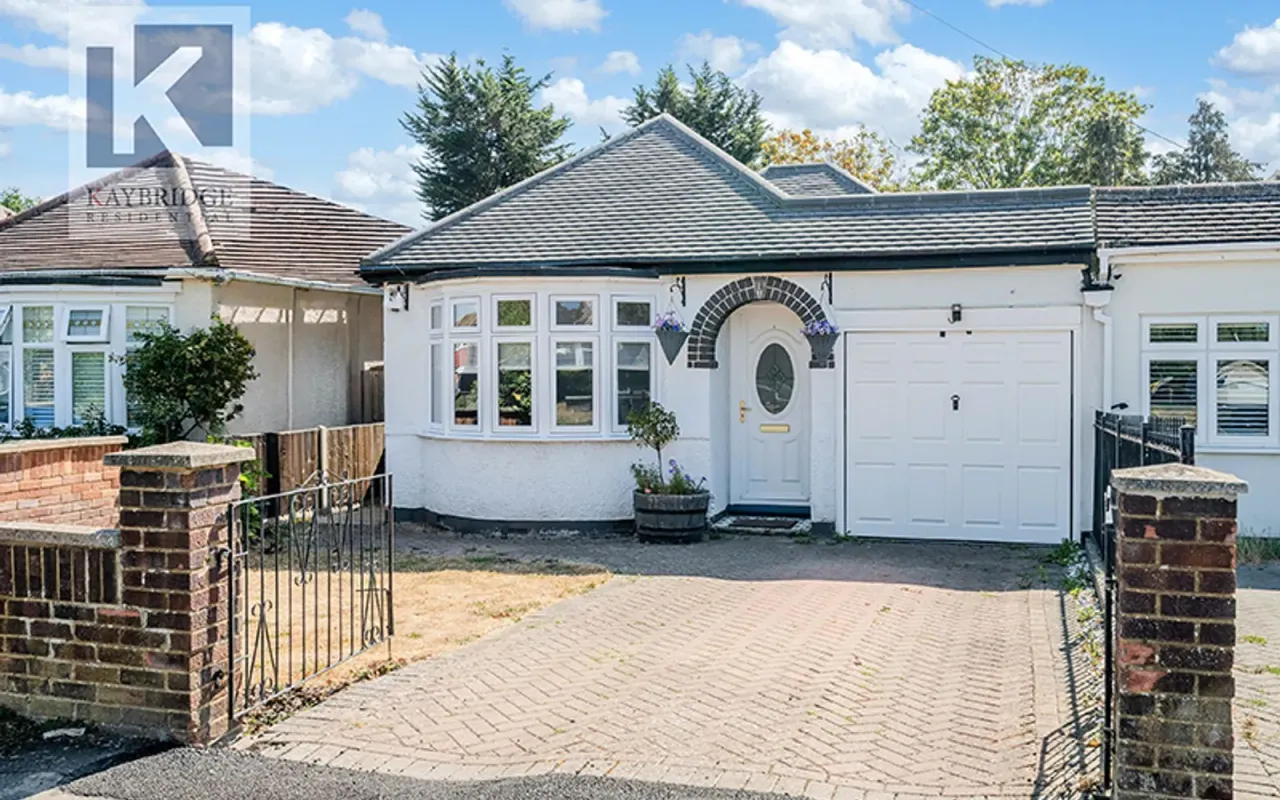 2 bed house for sale — Amis Avenue, Epsom, KT19
