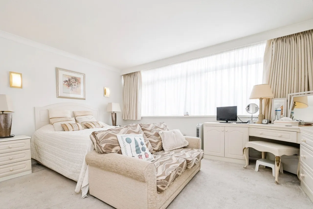 The Bowls, Chigwell, Essex, IG7, photo 11