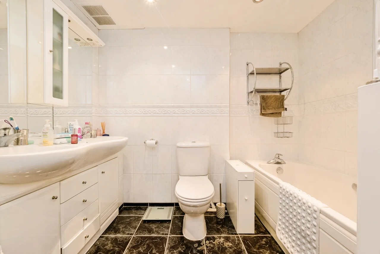 The Bowls, Chigwell, Essex, IG7, photo 16