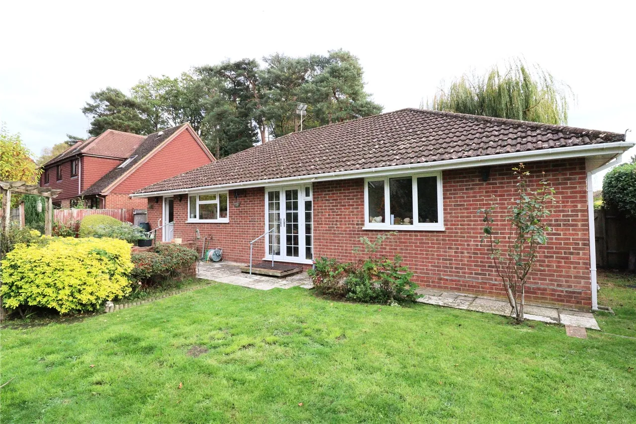 Award Road, Church Crookham, Fleet, Hampshire, GU52 6HE, photo 9