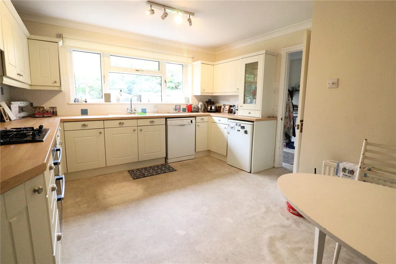 Award Road, Church Crookham, Fleet, Hampshire, GU52 6HE, photo 2