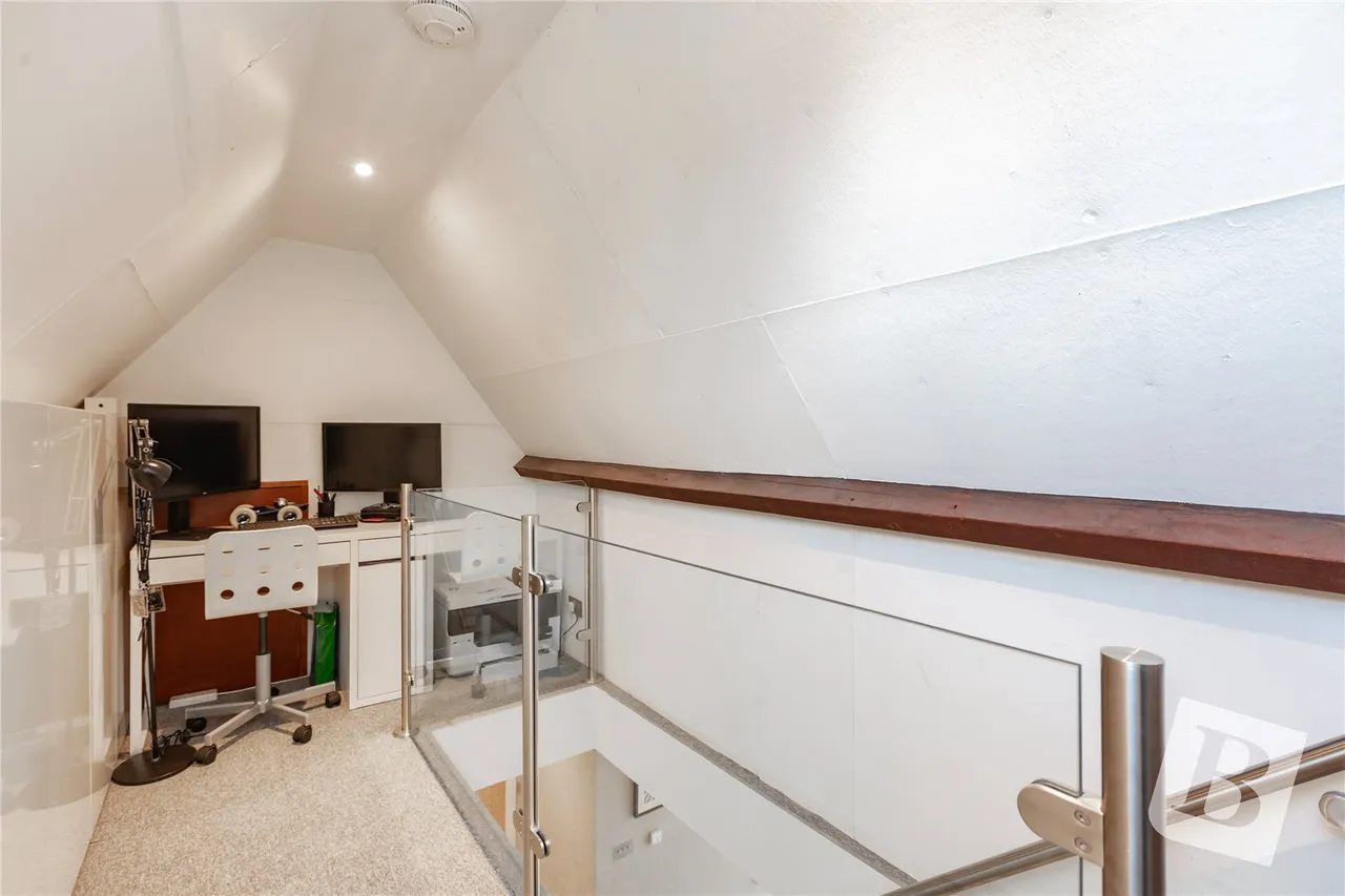 Hillside Walk, Brentwood, CM14, photo 32