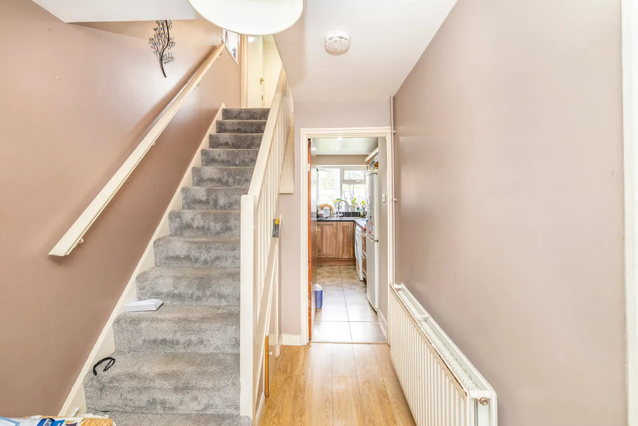 Little Oxhey Lane, Watford Fees Apply, WD19, photo 8