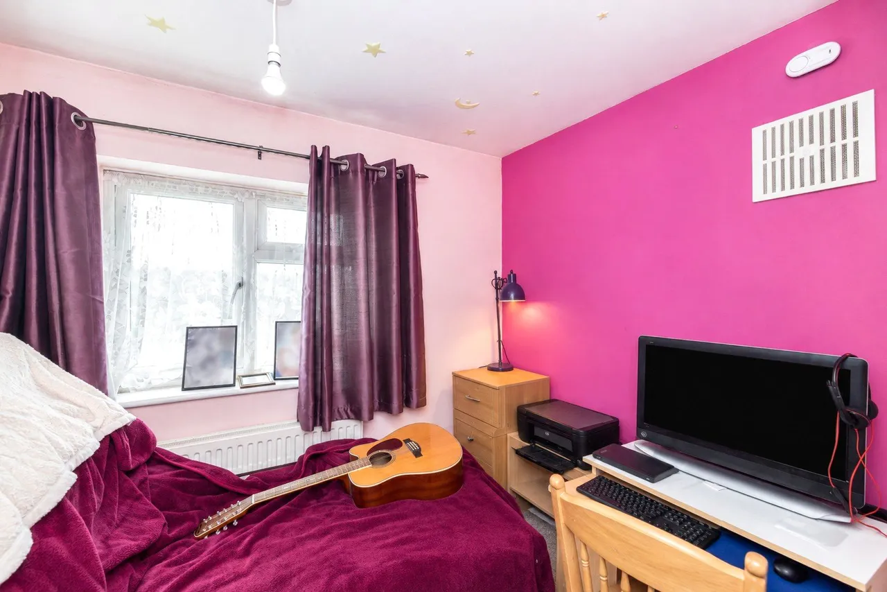 Little Oxhey Lane, Watford Fees Apply, WD19, photo 6