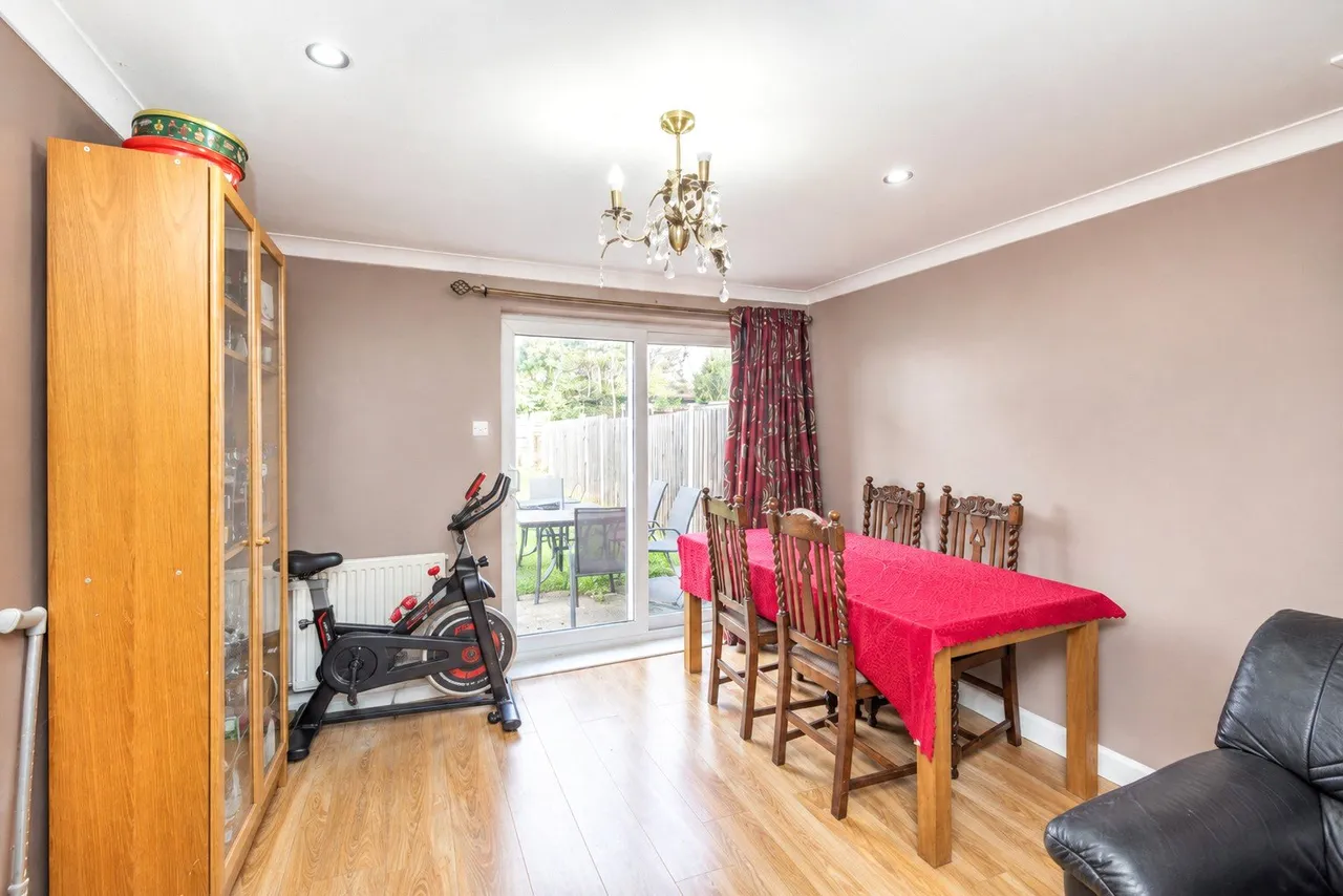 Little Oxhey Lane, Watford Fees Apply, WD19, photo 4