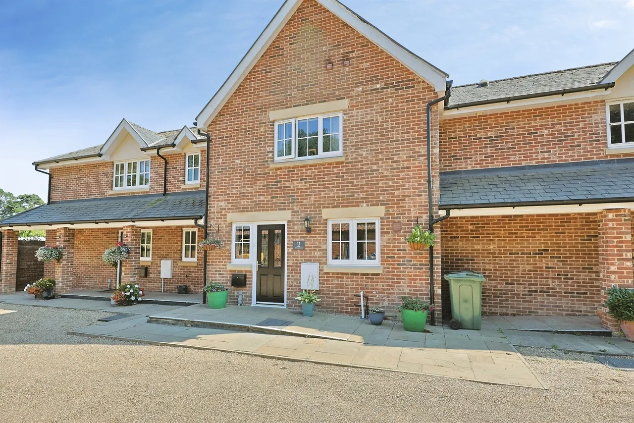 2 bed house for sale — Bilney Hall, East Bilney, Dereham