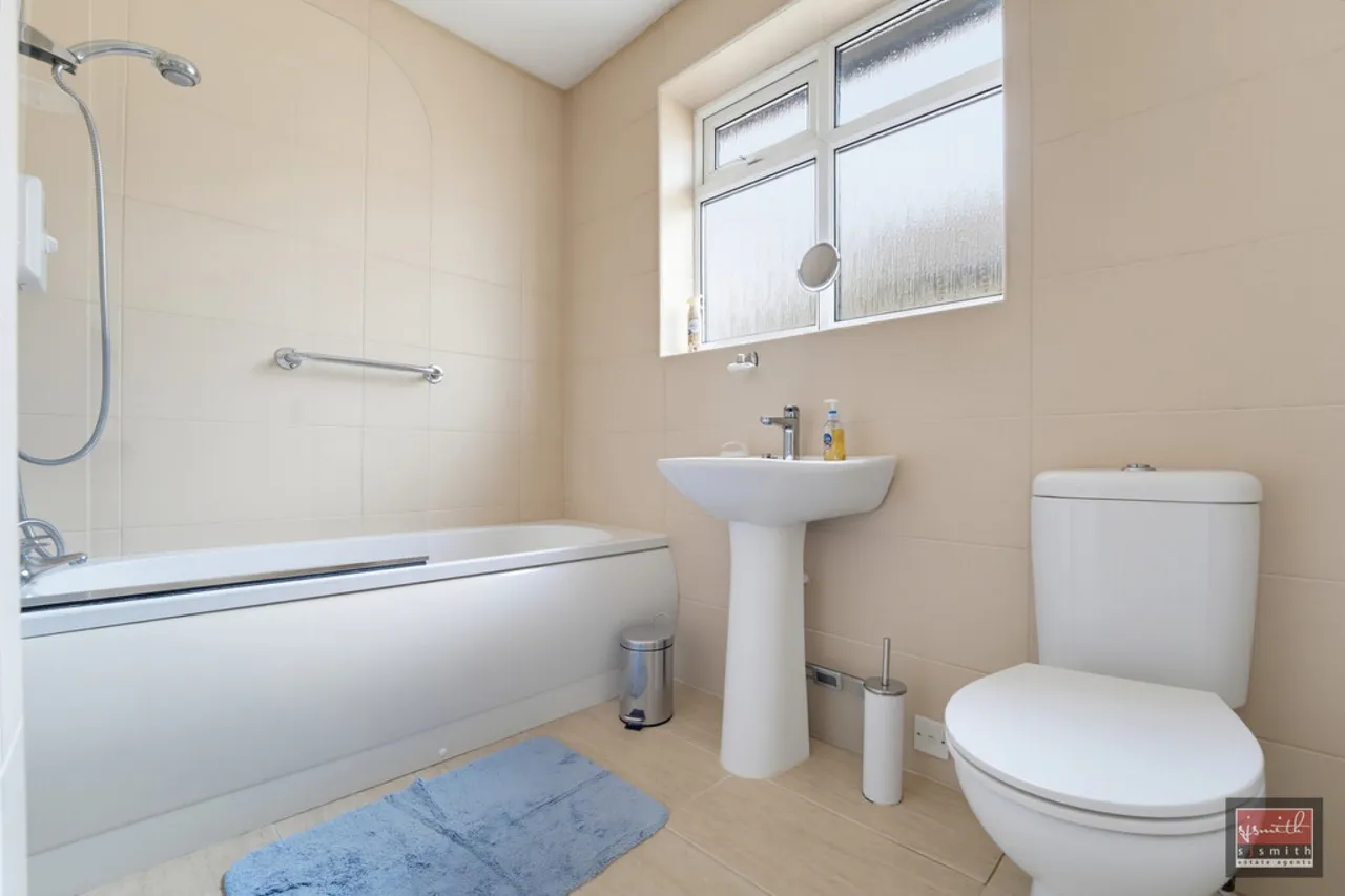 Stanwell Road, Ashford, photo 12