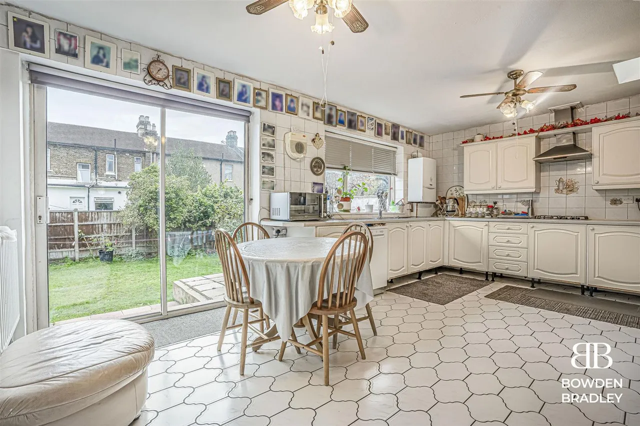 Courtland Avenue, Ilford, IG1, photo 8