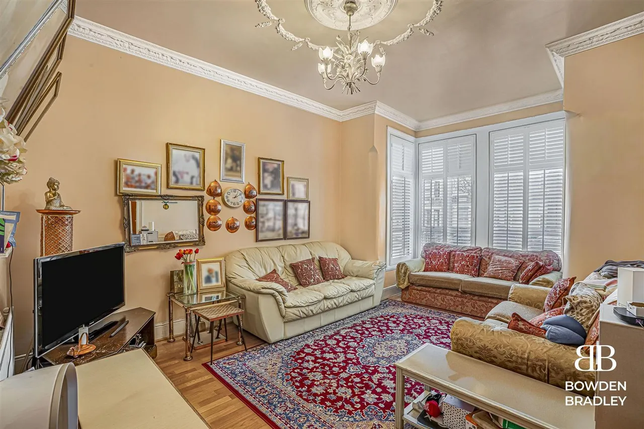 Courtland Avenue, Ilford, IG1, photo 2