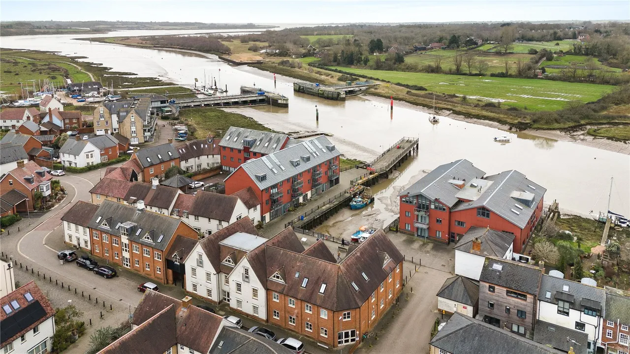 2 bed flat for sale, Walter Radcliffe Road, Wivenhoe, CO7