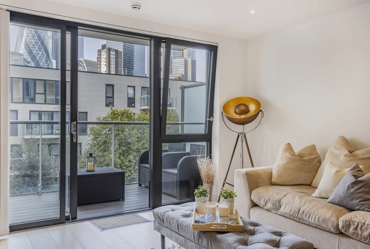 3 bed flat for sale — Kensington Apartments, Commercial Street, London, E1