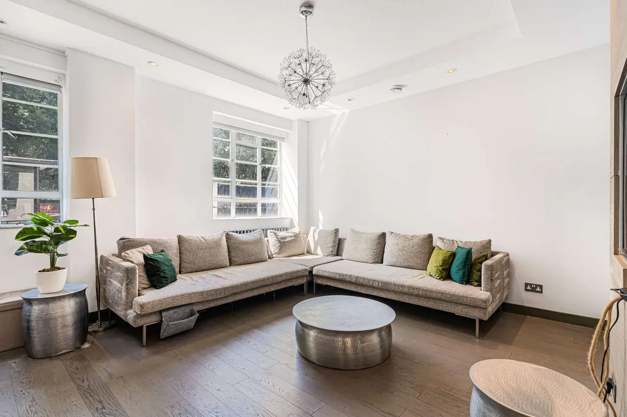 Hyde Park Place, London, W2, photo 3