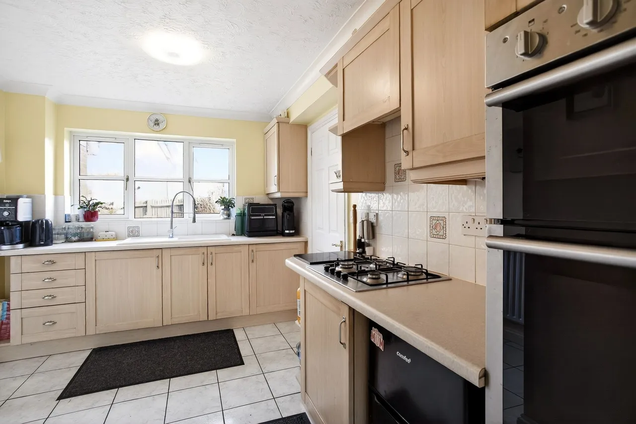 Avebury Close, Bracklesham Bay, PO20, photo 2