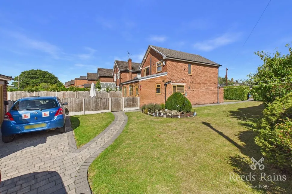 Lomond Close, Woodsmoor, Cheshire, SK2, photo 2