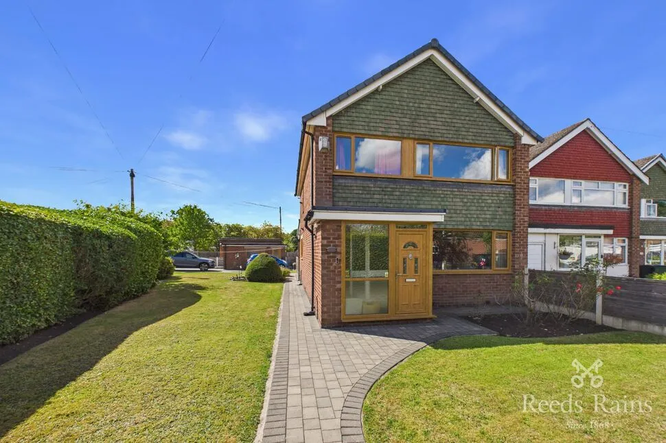 3 bed house for sale — Lomond Close, Woodsmoor, Cheshire, SK2