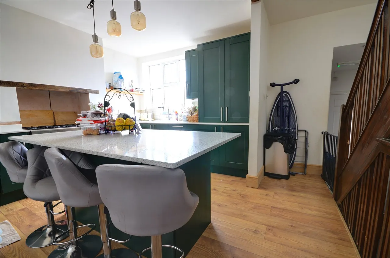 3 bed flat for sale, London Road, East Grinstead, RH19