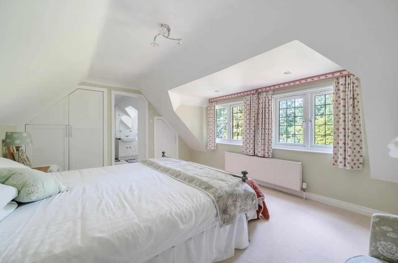 Orchard End, Rowledge, Farnham, Surrey, GU10 4EE, photo 17