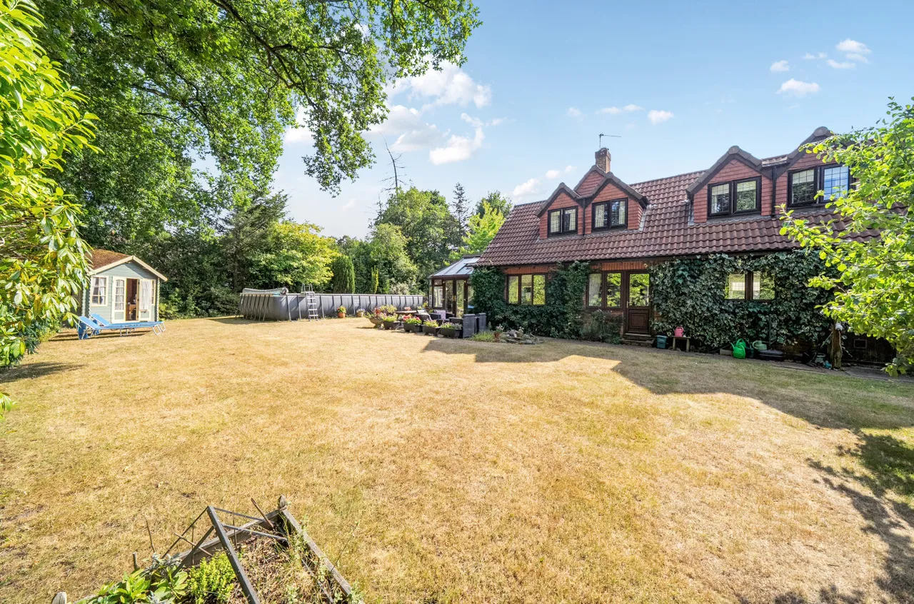Orchard End, Rowledge, Farnham, Surrey, GU10 4EE, photo 2