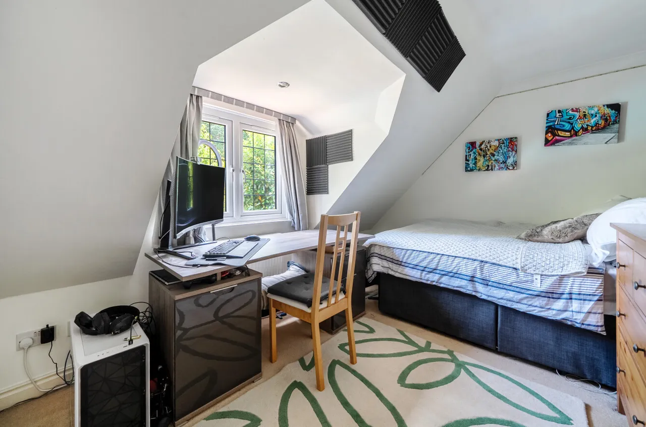 Orchard End, Rowledge, Farnham, Surrey, GU10 4EE, photo 20