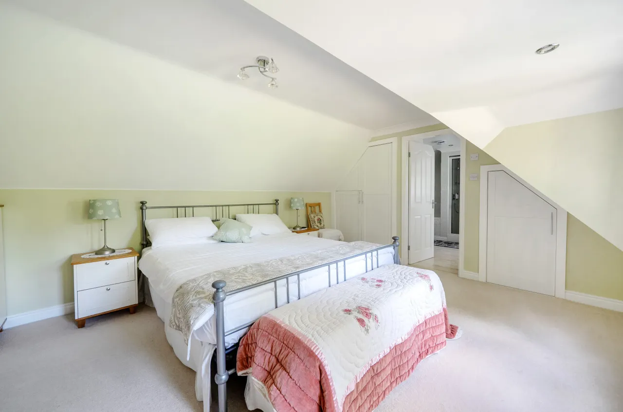 Orchard End, Rowledge, Farnham, Surrey, GU10 4EE, photo 26