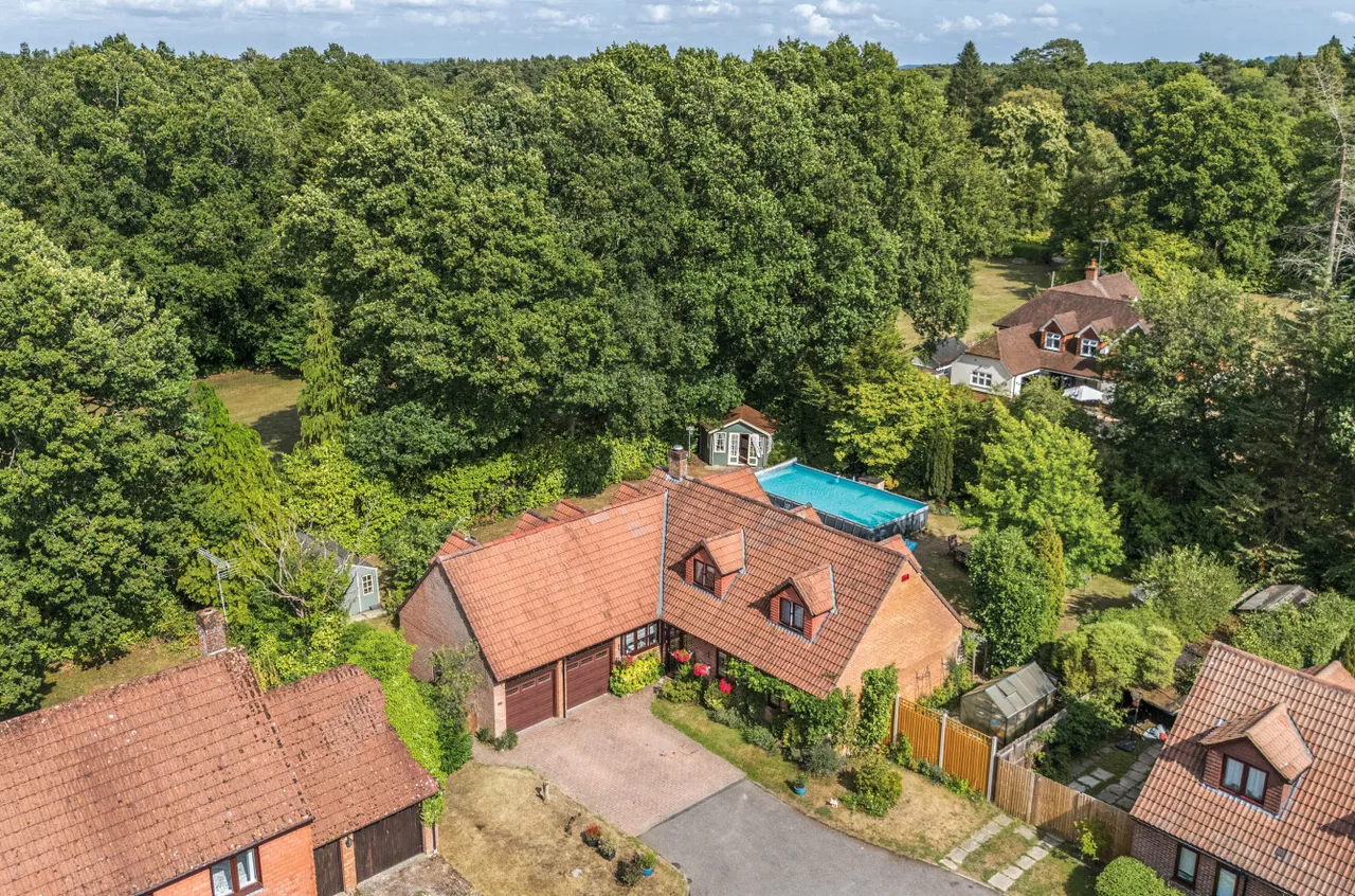 Orchard End, Rowledge, Farnham, Surrey, GU10 4EE, photo 29