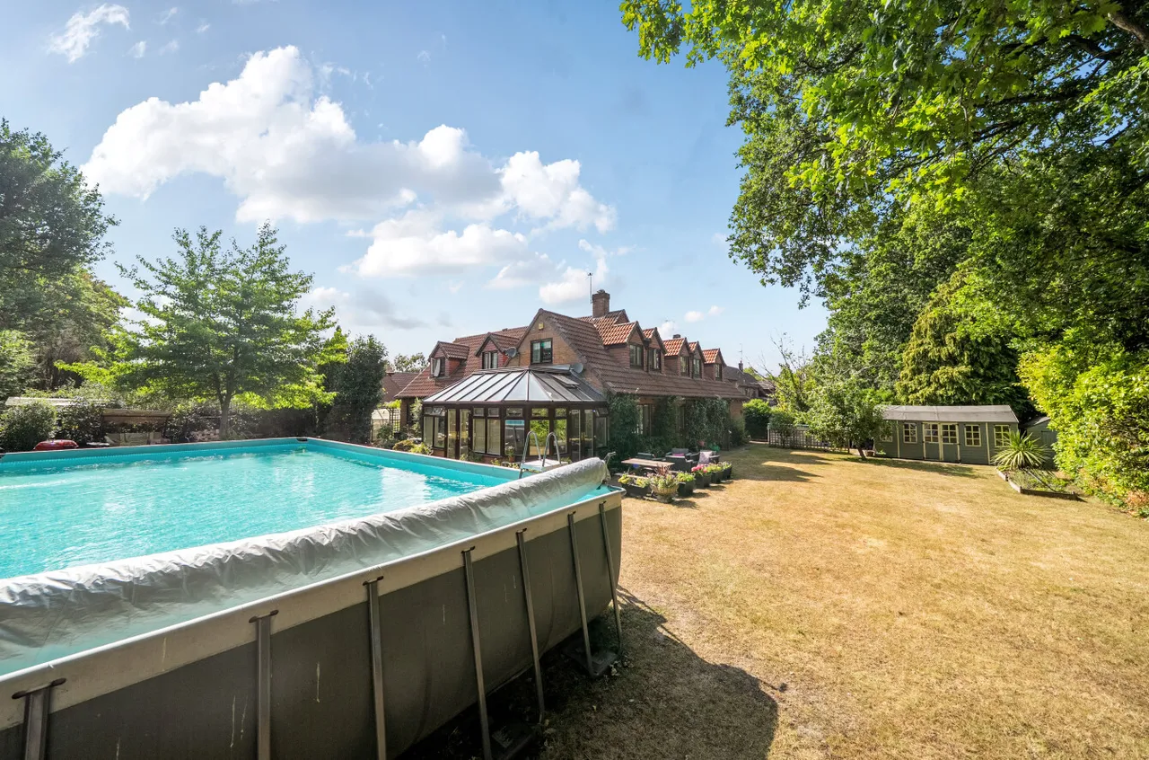 Orchard End, Rowledge, Farnham, Surrey, GU10 4EE, photo 28