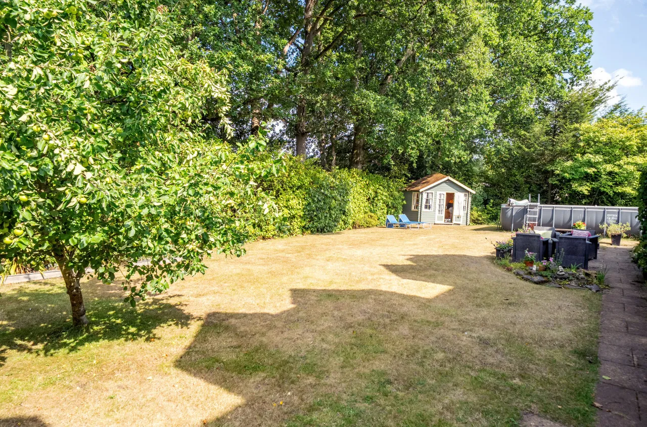 Orchard End, Rowledge, Farnham, Surrey, GU10 4EE, photo 27