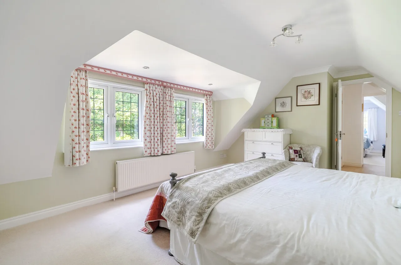 Orchard End, Rowledge, Farnham, Surrey, GU10 4EE, photo 15