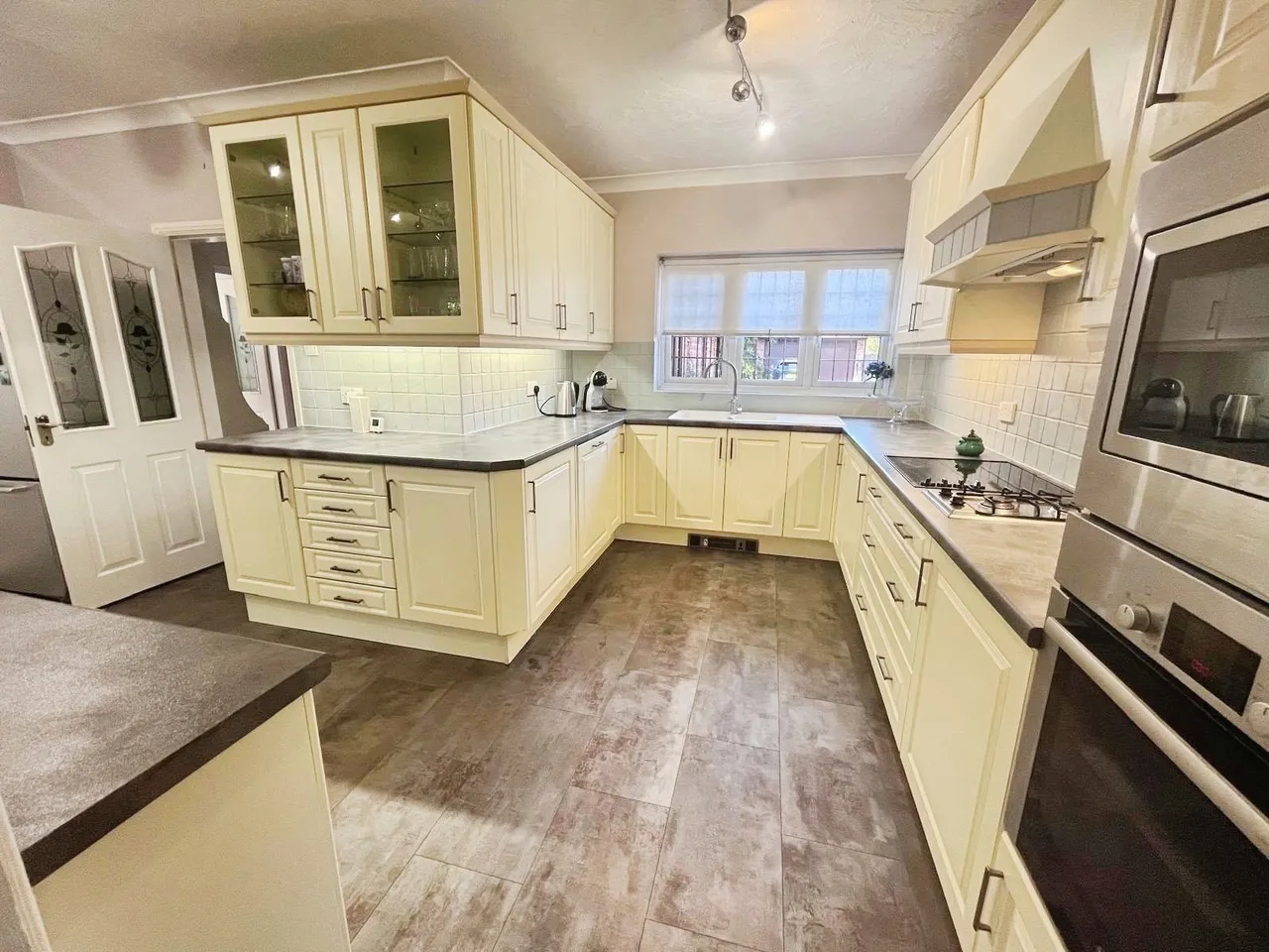 Orchard End, Rowledge, Farnham, Surrey, GU10 4EE, photo 5