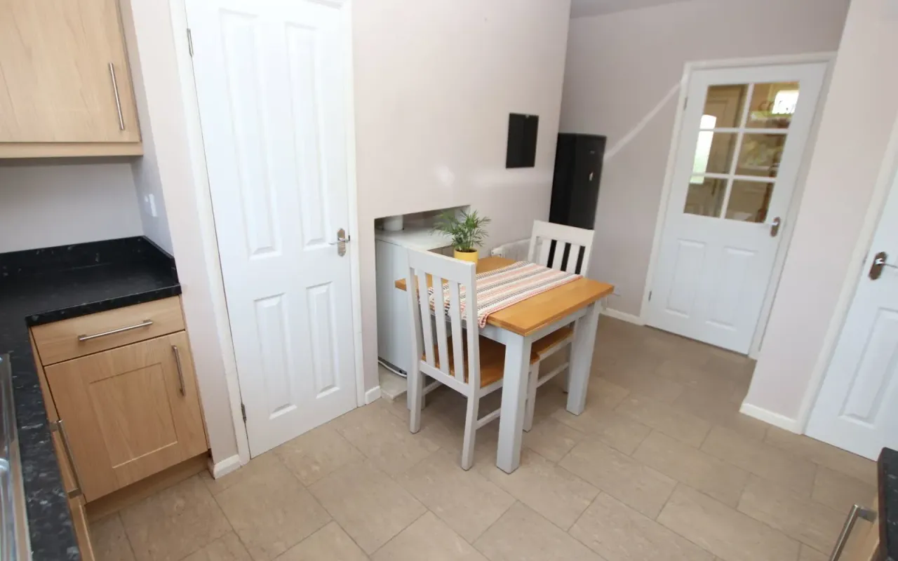 Huddersfield Road, Penistone, photo 8