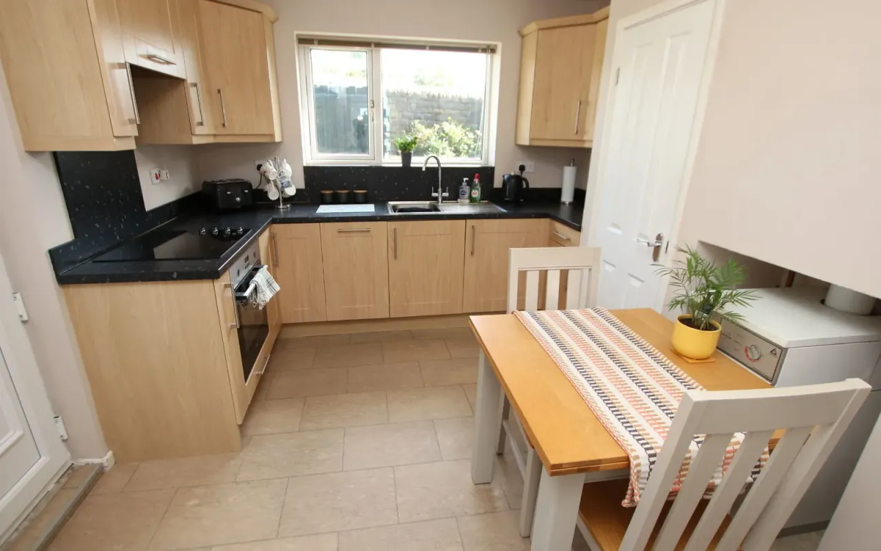 Huddersfield Road, Penistone, photo 7