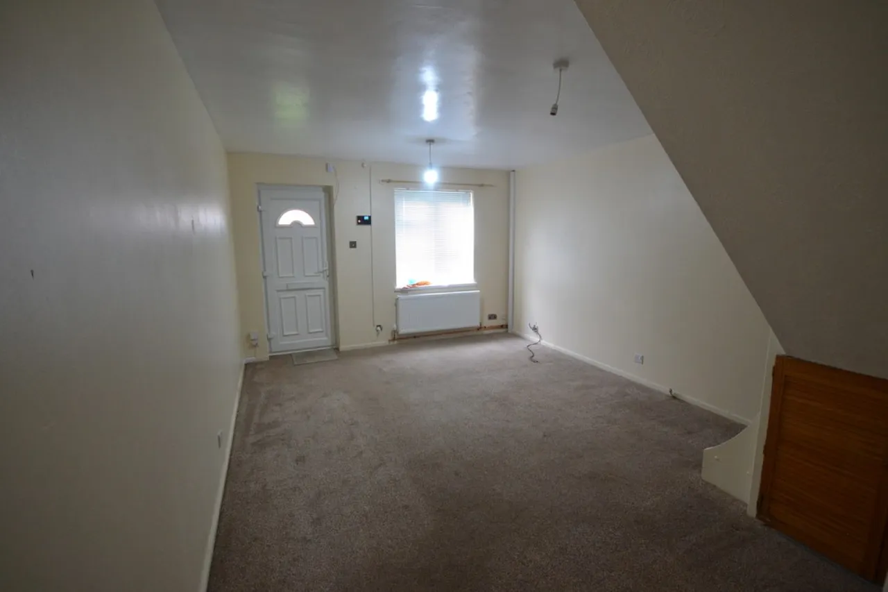 Trevino Drive, Rushey Mead, LE4, photo 3