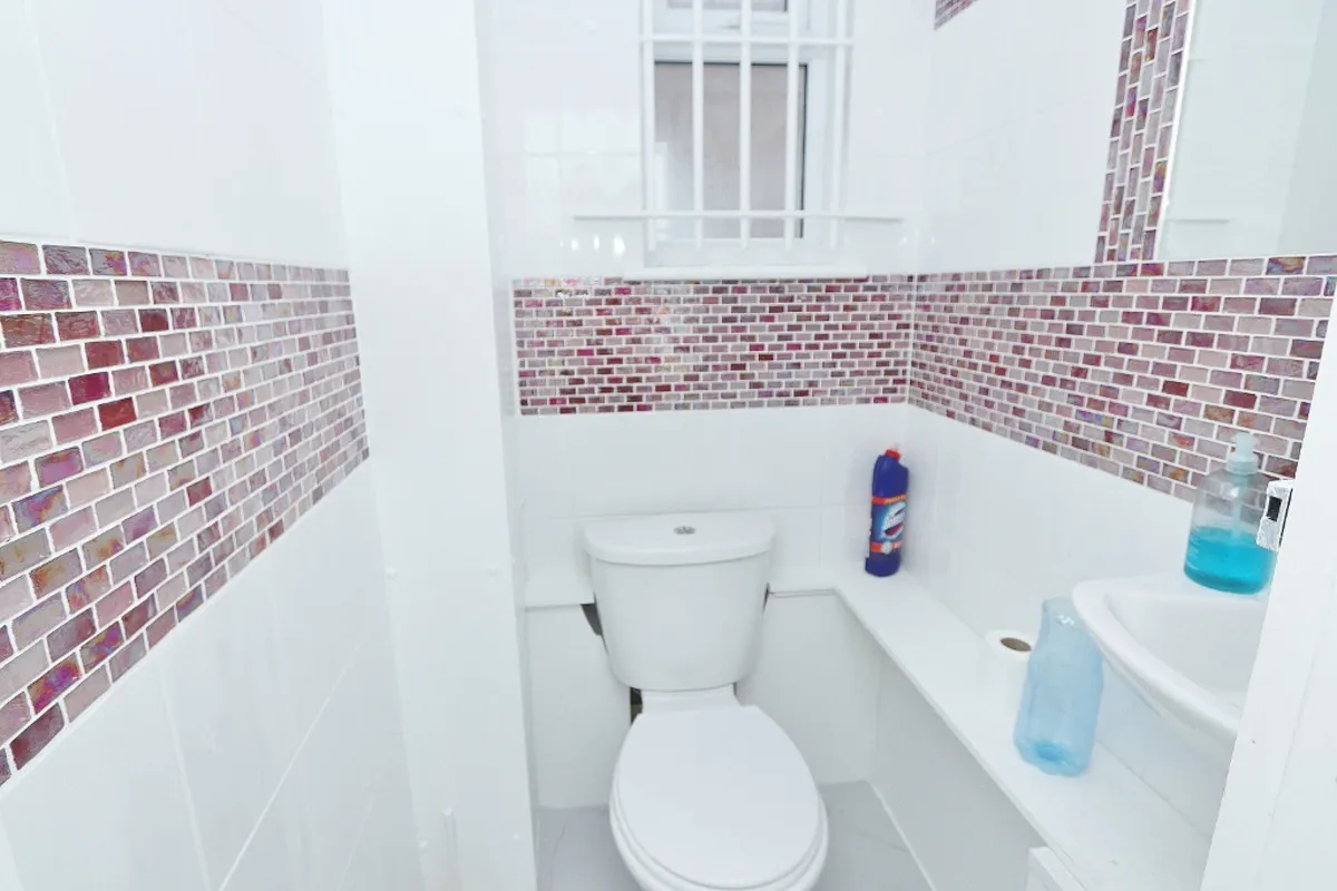 Clockhouse Lane, Romford, Collier Row, RM5 3PH, photo 5