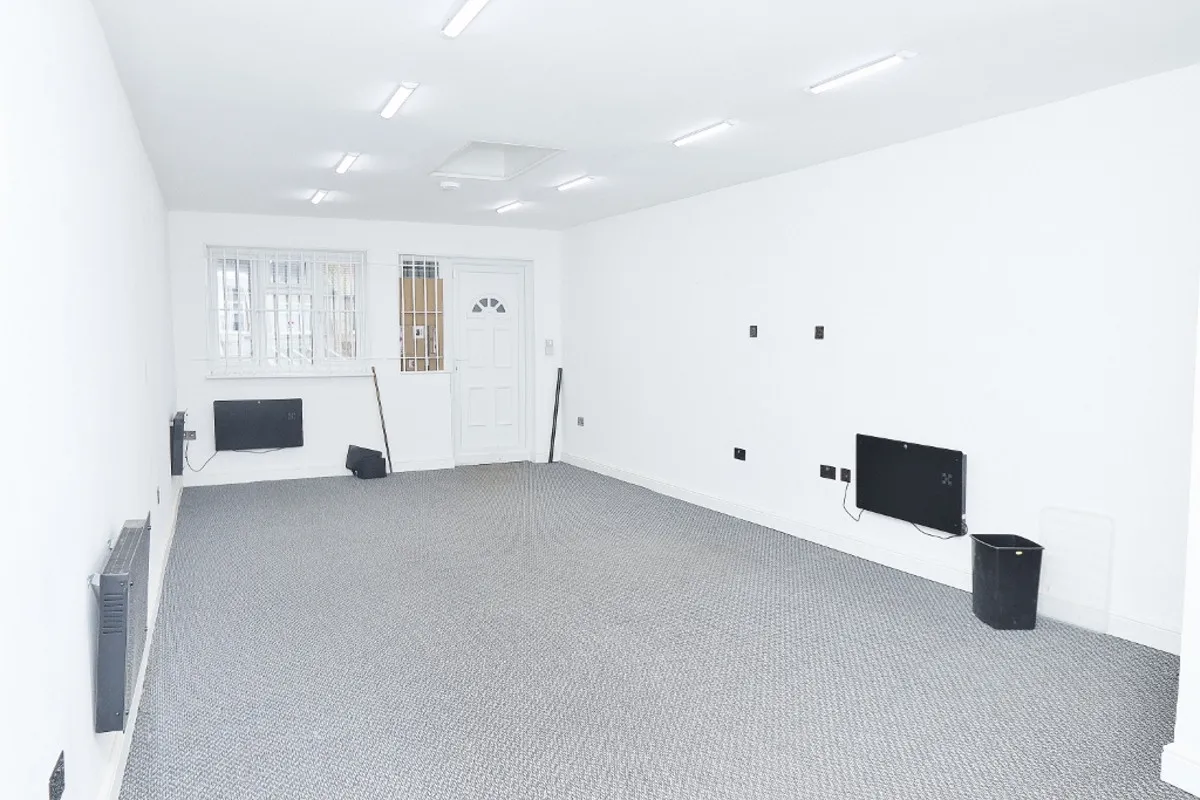 Clockhouse Lane, Romford, Collier Row, RM5 3PH, photo 7