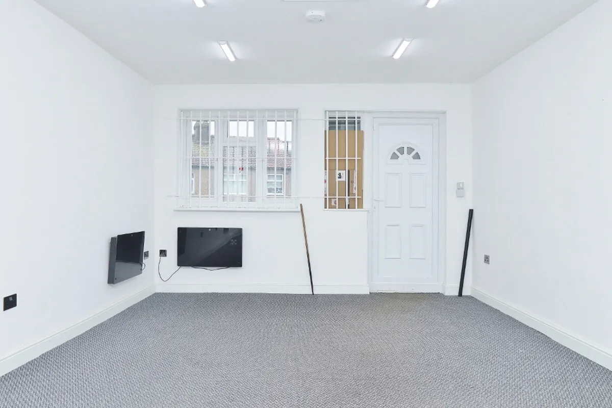 Clockhouse Lane, Romford, Collier Row, RM5 3PH, photo 6