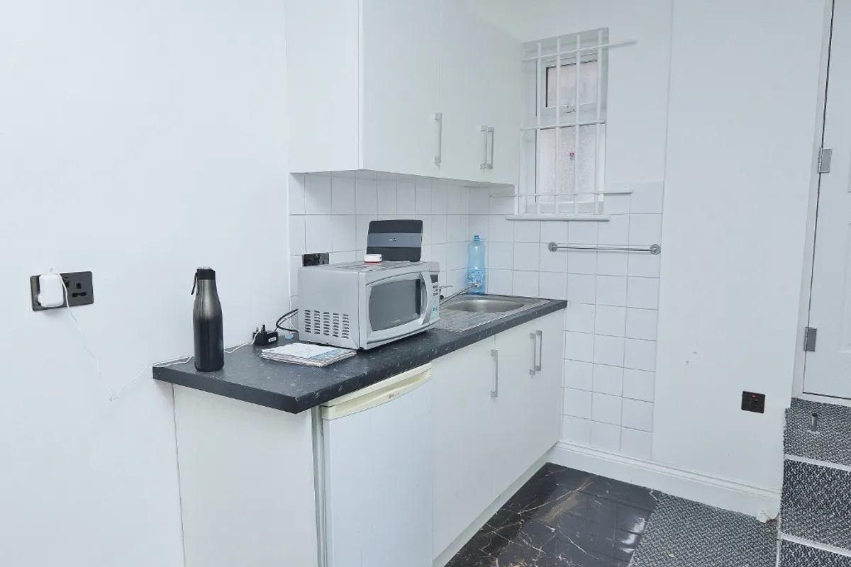 Clockhouse Lane, Romford, Collier Row, RM5 3PH, photo 4