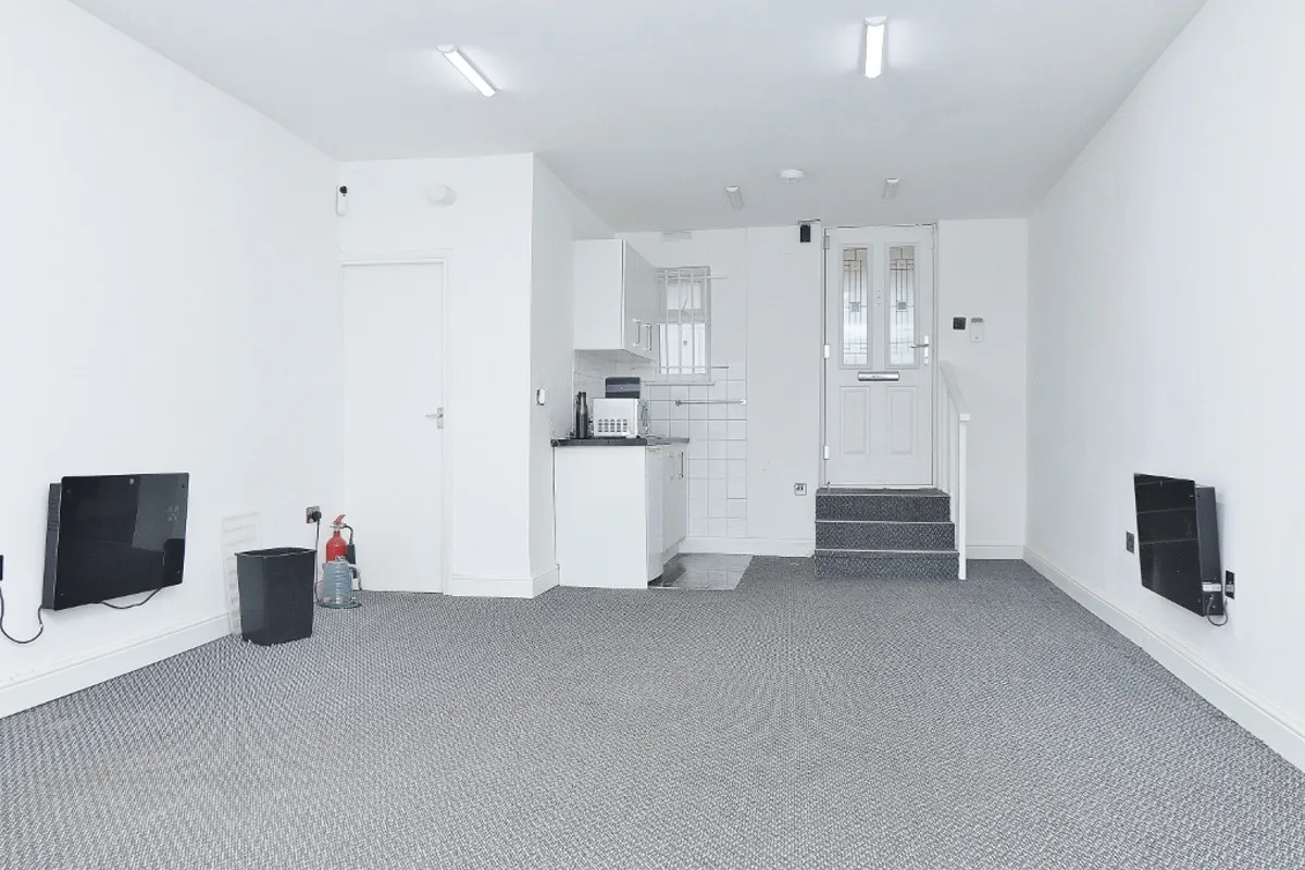 Clockhouse Lane, Romford, Collier Row, RM5 3PH, photo 3