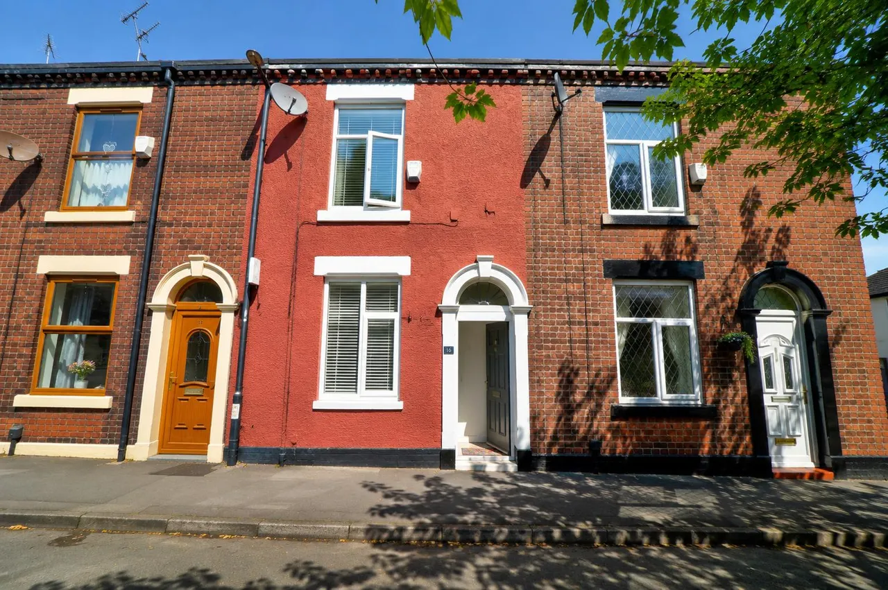 2 bed house for sale, Lees Street, Oldham, OL2