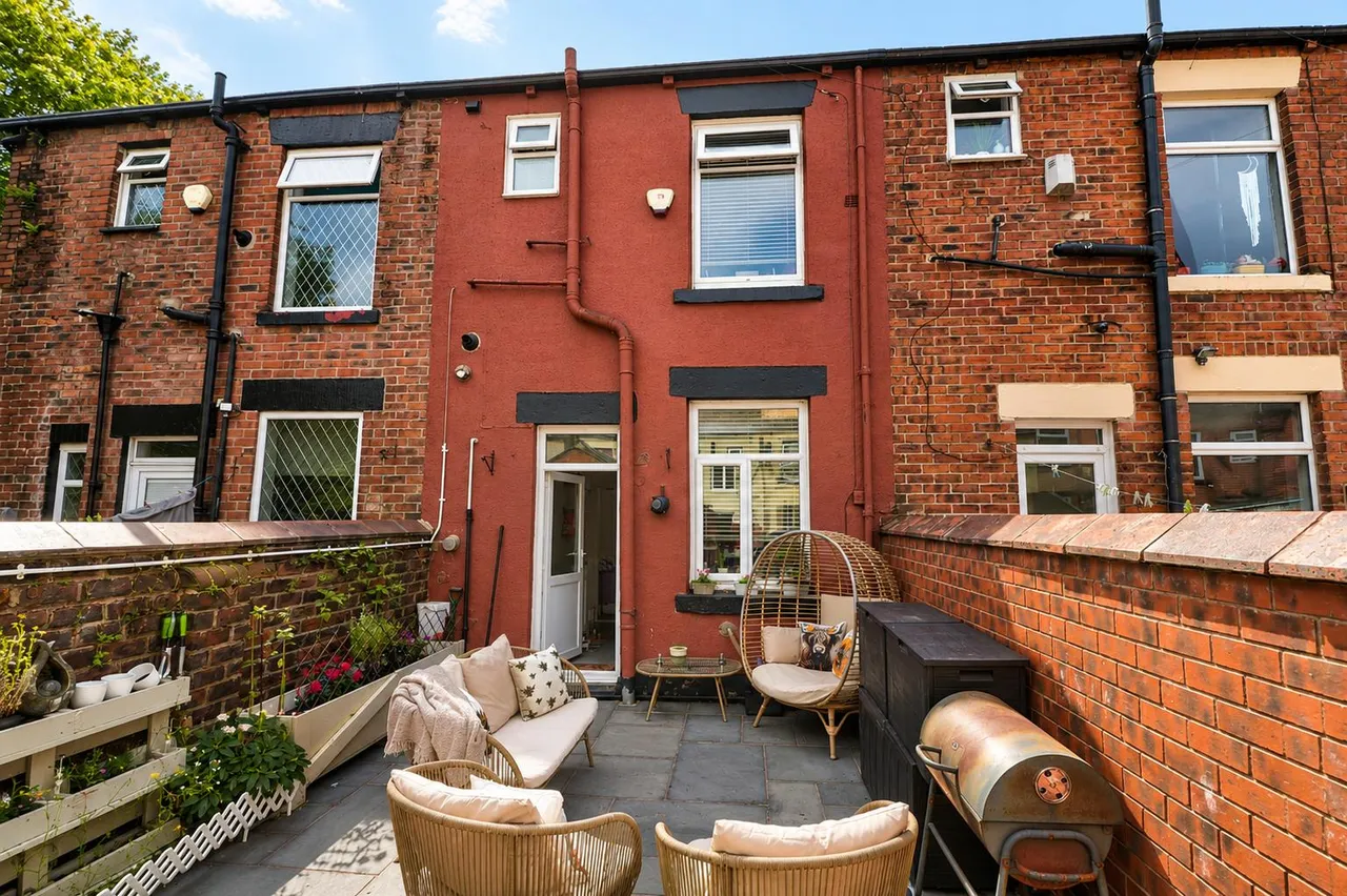 Lees Street, Oldham, OL2, photo 12