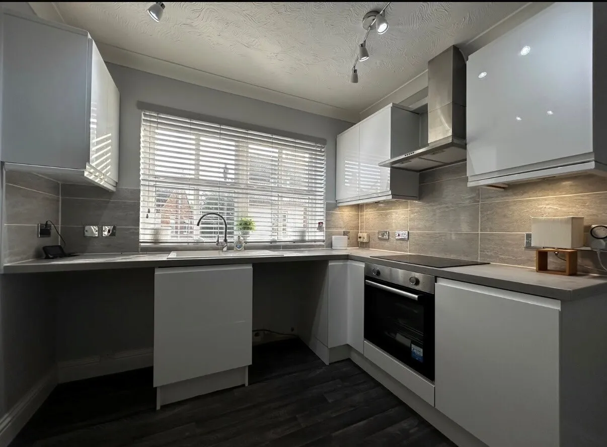 Alexandra Road, CO3, photo 5